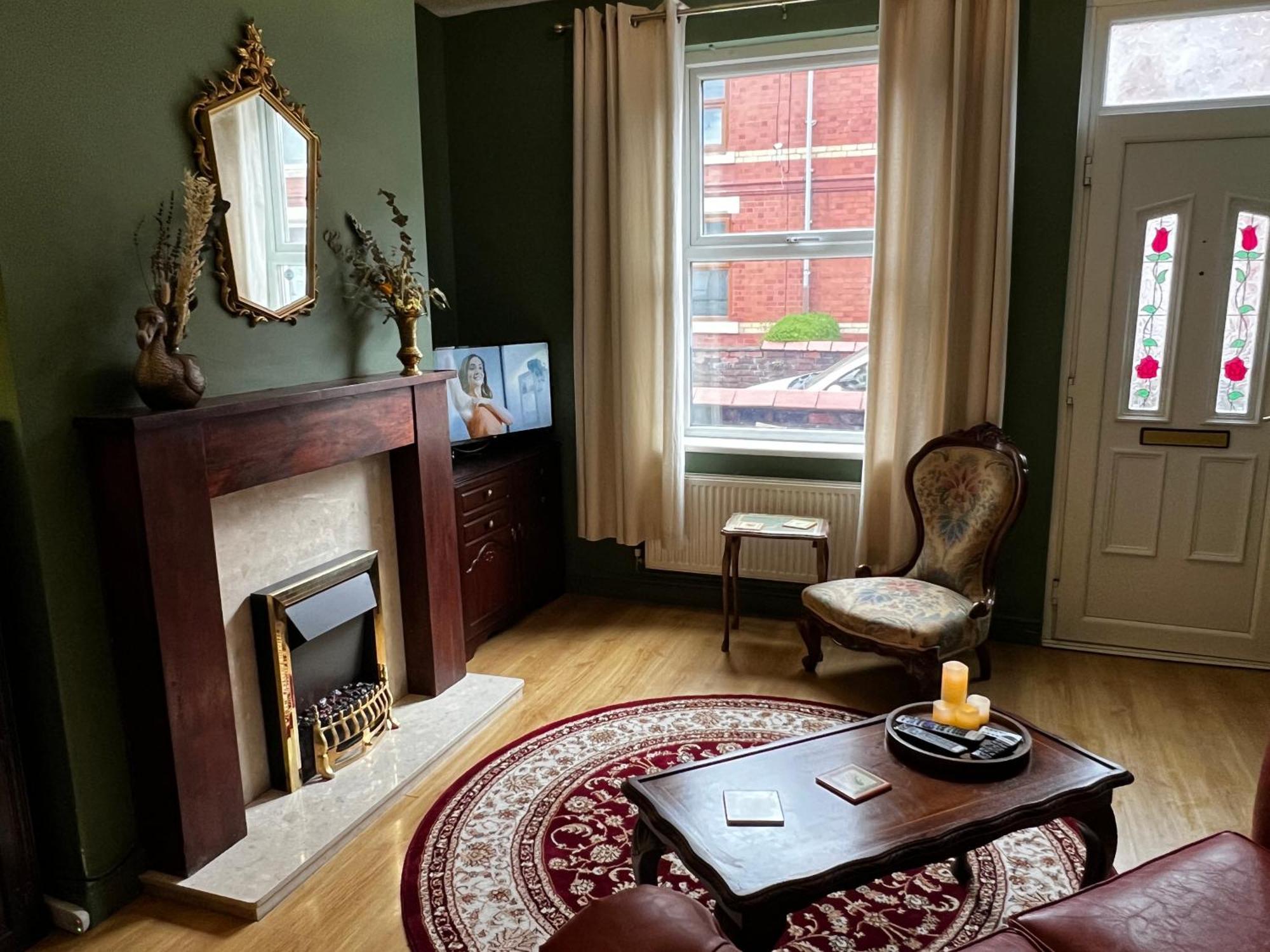 Robin'S Hollow: 2Bd Home Near Wrexham Afc Екстериор снимка